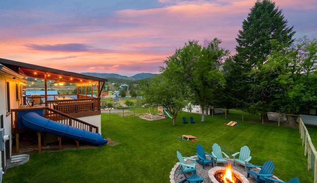 Downtown Lava - Views, Huge Yard, Slide, Games!