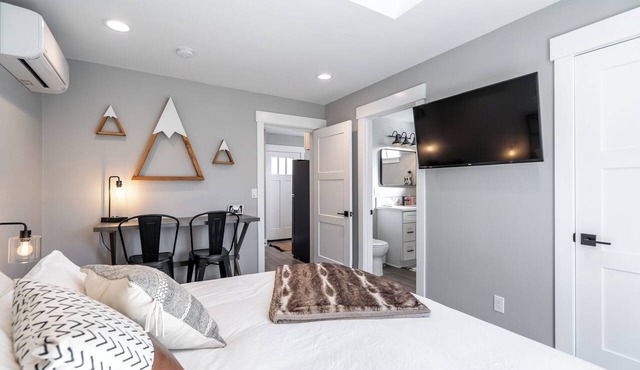 Downtown Studio Apartment in Eugene’s Heart!