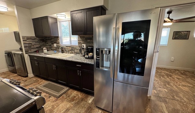 DP Arizona View - 3 Bedroom/4 Beds and 1.5 Bathrooms -Beautiful Home-Large Yard