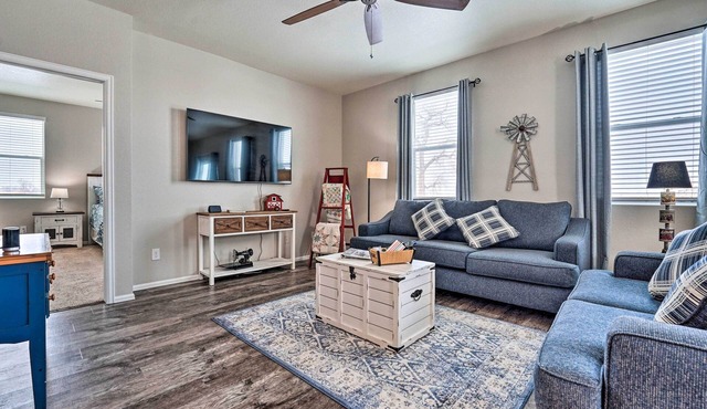 Dreamy Windsor Home with Grill ~ 3 Miles to Lake!