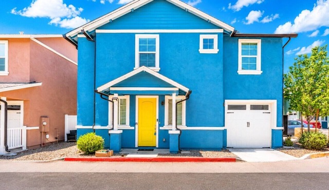 DT Phx Sleeps 16+ | 2 Cozy Homes 5-Min Walk Apart