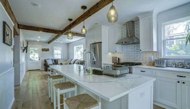 Eco11thStreetChic 3-bedroom in peaceful Missoula with WiFi, AC, Fenced Yard