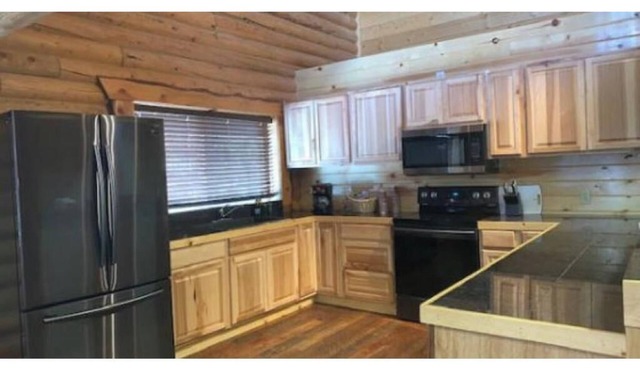 Economy Lodge Room - Single Queen