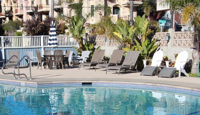 Edgewater Beach Inn & Suites