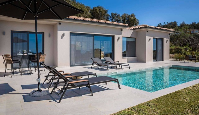 Eirini - Two Bedroom Villa, Sleeps 4