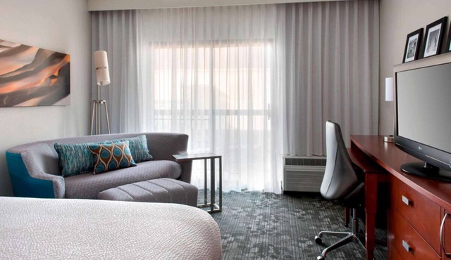 Elegant Room Near Tourist Spots w/Hot Tub, Pool Access, and Free Parking