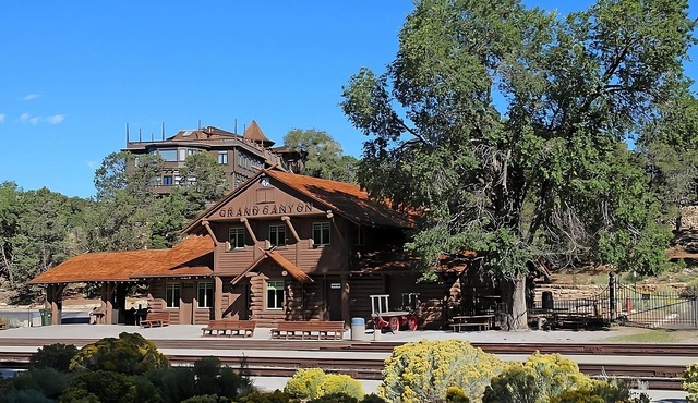 Elk Ridge Ski Lodging! Free Continental Breakfast and Free Parking!