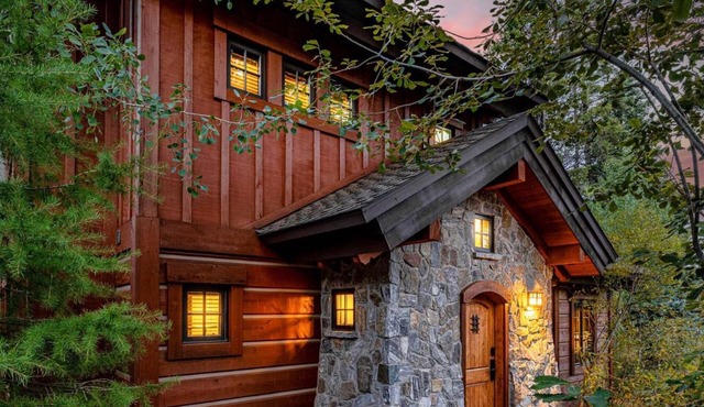 Encore Cottage in Tamarack Resort Ski In Out with Hot Tub and AC