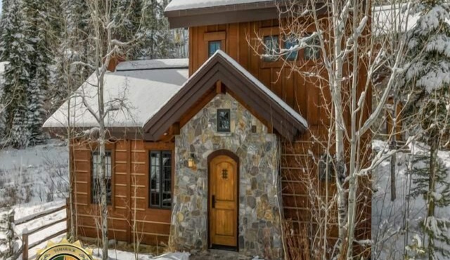 Encore Ski Cottage|Includes Two 1-Day Lift Tickets