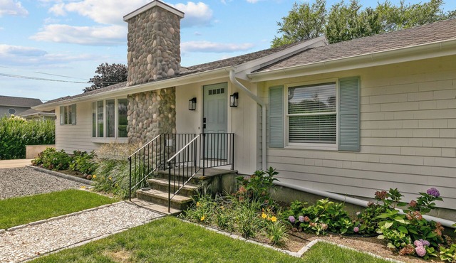 Endless Summer Cottage - Charming 3BR House near Beaches Middletown, RI