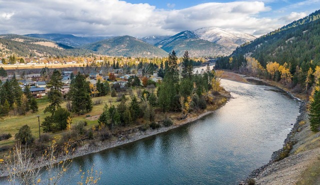 Enjoy a quiet neighborhood setting with quick access to downtown Missoula, local trails, and the Clark Fork River. Whether you're here to relax or explore, this bright and inviting space is the perfect base.