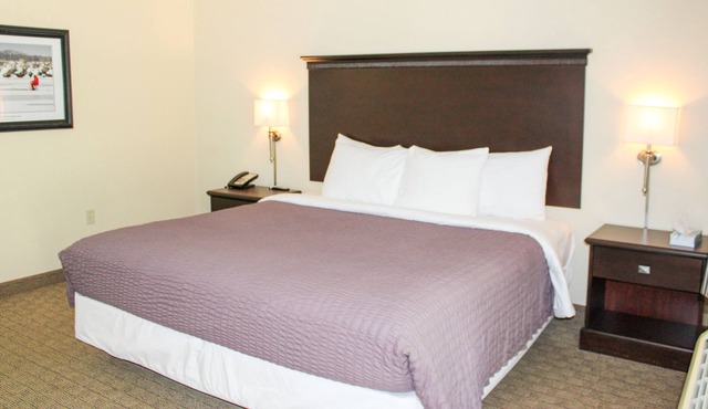 Enjoy Spectacular Views of Kelleys Island at Glacier Suite 124