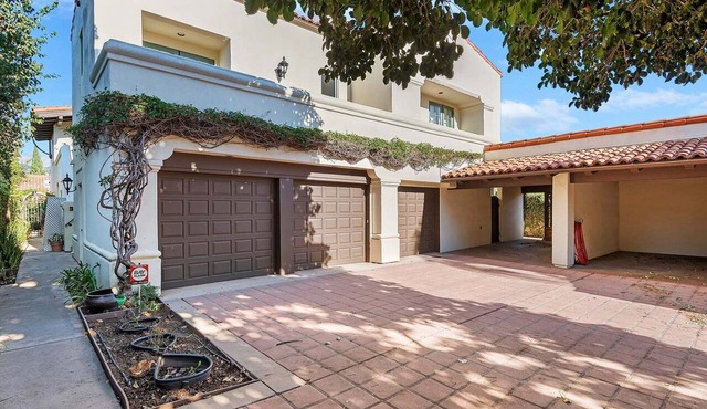 Enjoy the Beauty of Downtown Santa Barbara Walk Everywhere!