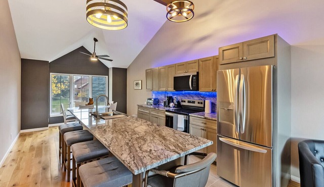 Enjoy this recently remodeled, pet friendly townhouse in Edwards, CO