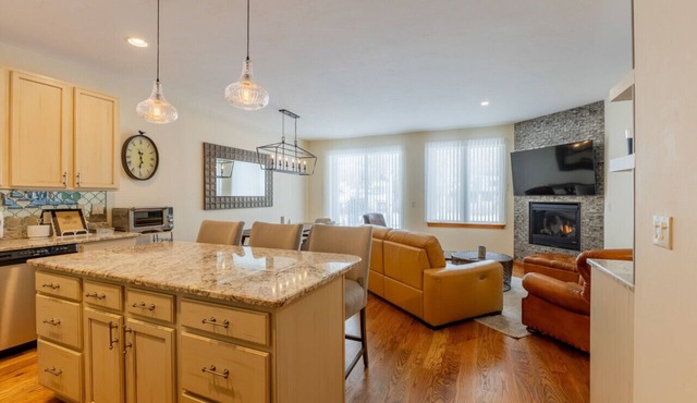 Enjoy this Spacious Pet Friendly Townhome Minutes from Vail & Beaver Creek