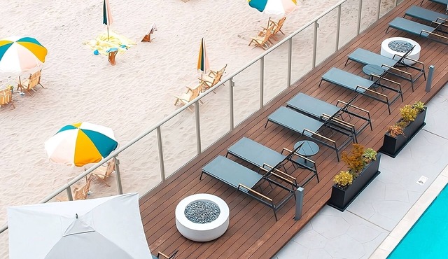 Ensuring a Very Comfortable Stay! Free Petit Breakfast, Outdoor Pool, Beachfront