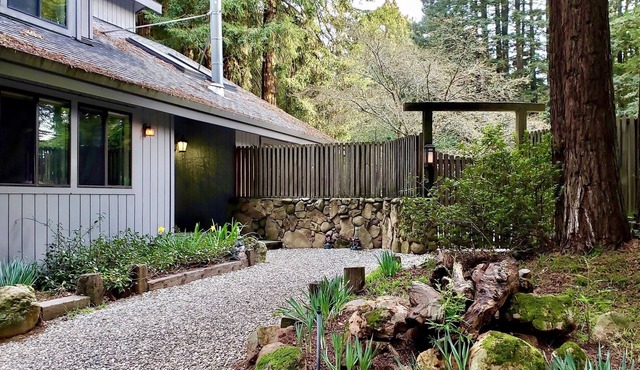 Entelechy Ranch - A Cozy Redwood Resort