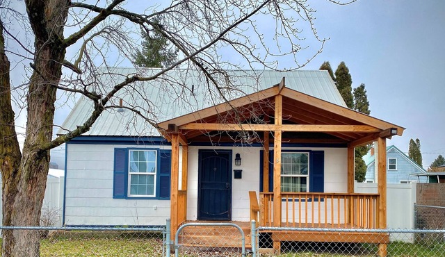 Entire 3 bedroom house right next to Silver Mountain