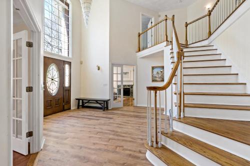 Entire Saunderstown Home with Pool