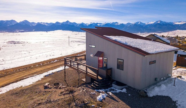 Epic Mountain View Dark Skies Retreat with 2 Living Spaces, Perfect for Couples & Families