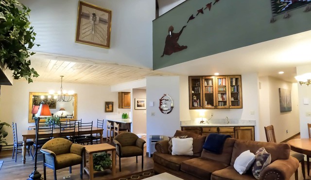 Epic Mountain Views! 2 Miles North of Purgatory! Heated Pool !