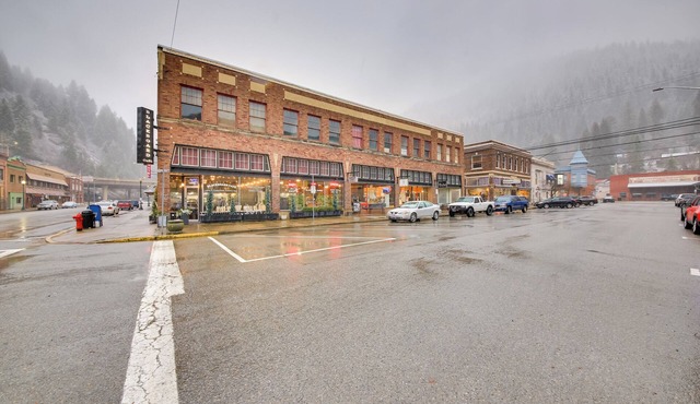 Epic Silver Valley Basecamp: Steps to Dtwn Fun!