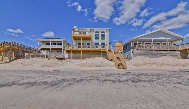 Escape to Papa Jer's for Beachfront Fun