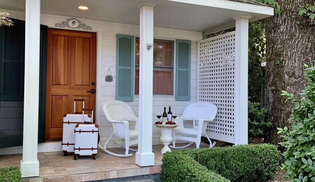 Escape to wine country in your independent cottage in downtown Calistoga