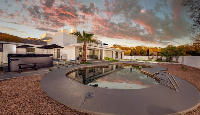 Estate/Home & Guesthouse/2 Pools/7 BR & 5 BA