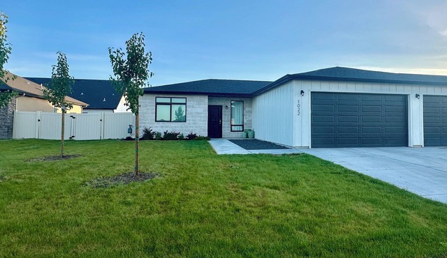 Excellent newer 4-bedroom , fenced yard with patio in beautiful Kimberly ID