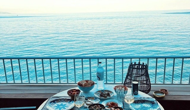 Exceptional appartement with Sea view and beach private access
