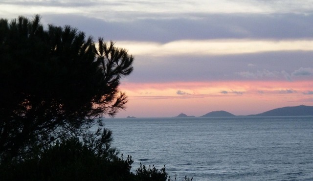 EXCEPTIONAL SEA VIEW - beach 5 mins walk
