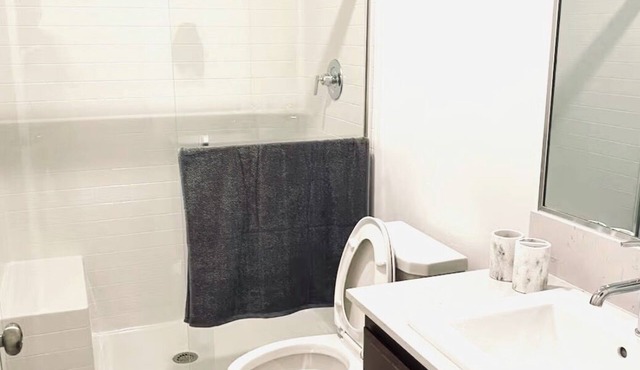 Exceptionally cozy guest house with AC in vibrant Bakersfield
