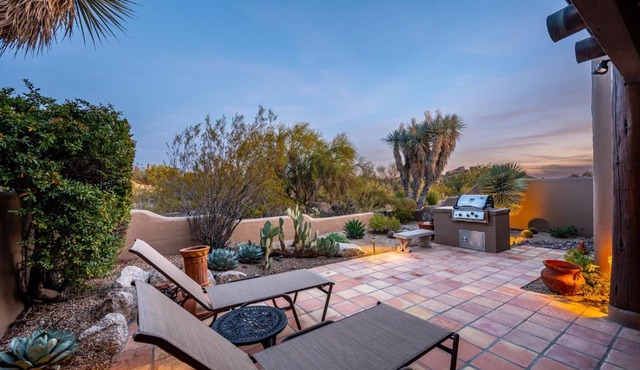 Exclusive Boulders Retreat near Downtown Cave Creek hiking scenic views.