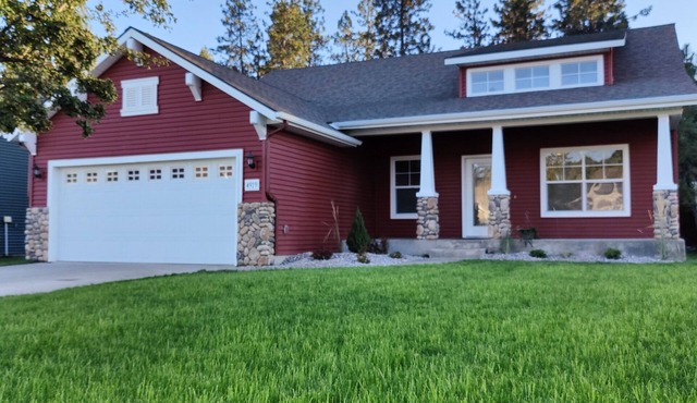 Experience Your Comfy Home Base Getaway - NEW TESLA/EV CHARGER. 5-6 star