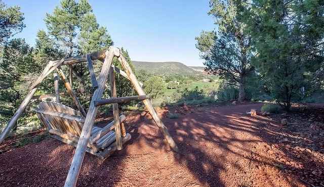 Explore Sedona's Beauty from Cozy Suite w/Kitchen & Balcony | Pool Access