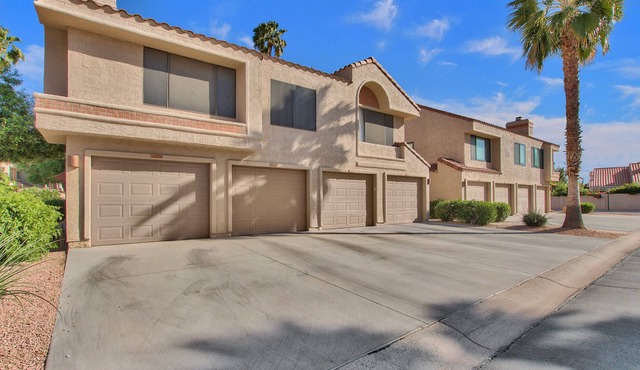 Exquisite 2 Bed/2.5 Bath Venetian in Scottsdale Ranch Condo