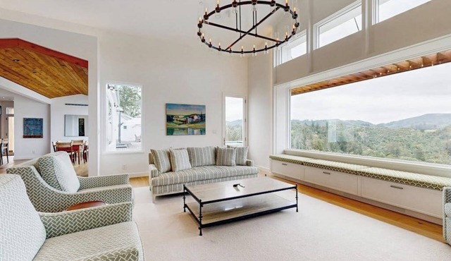 Exquisite modern getaway with private hot tub & pool + large deck w/valley-view