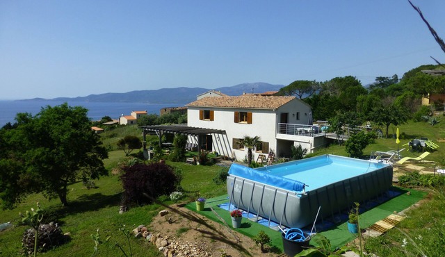 F3 of 80m ², swimming pool with sight on sea and mountains Arrival possible during the week