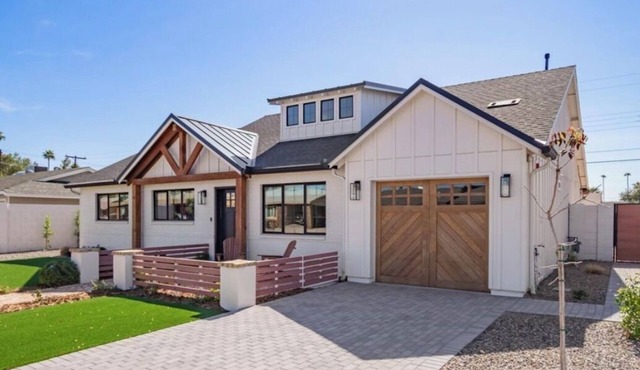 Fabulous upgraded 3-bedroom house in sunny Scottsdale
