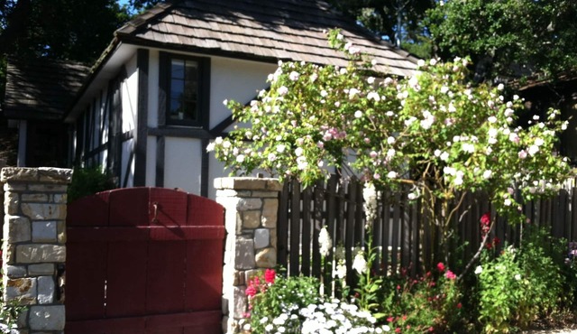 Fairytale Comstock Cottage In the Heart of Carmel-by-the-Sea Walk to everything