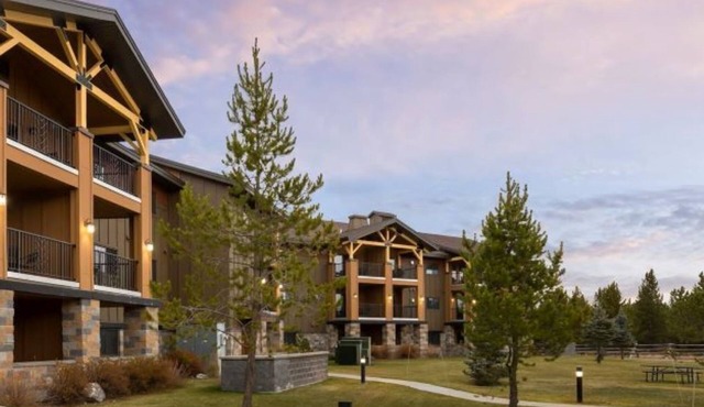 Family friendly 2 bedroom condo near Yellowstone with full kitchen and laundry