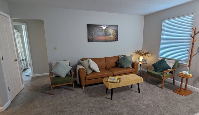 Family Friendly 2 bedroom Apartment in Troy