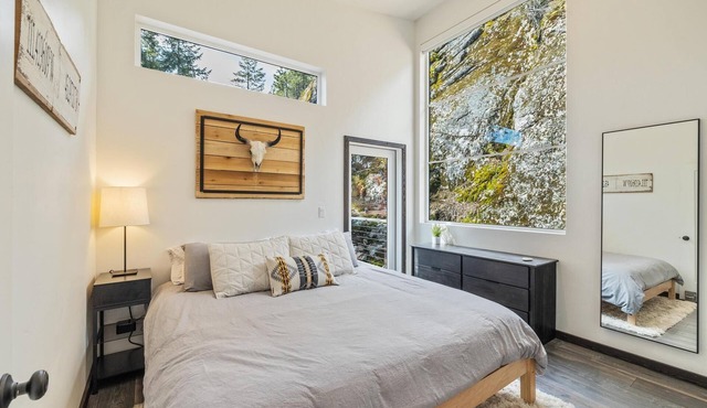 Family-Friendly Home Near Schweitzer Shuttle with Breathtaking Views