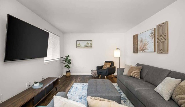 Family Friendly Haven I Renovated & Spacious
