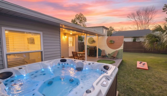 Family Friendly w/HOT TUB, near DT, Beach & Park