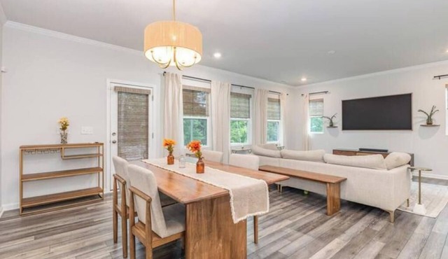 Family Friendly with Sunroom & Game Room