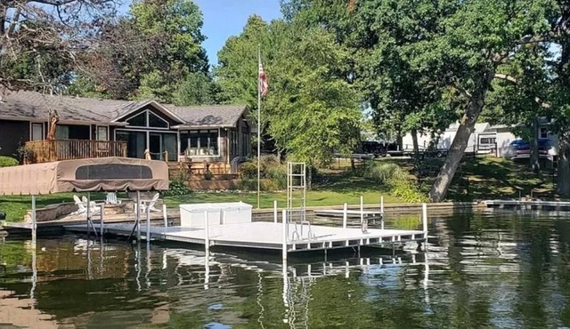 FAMILY HOME ON WEBSTER LAKE!