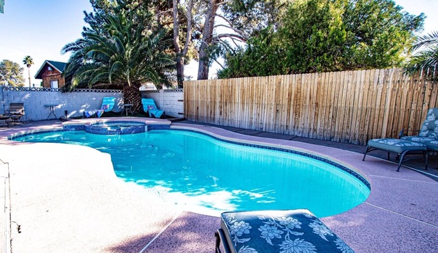 FAMILY HOME W/POOL & BBQ NEAR LAS VEGAS STRIP 9 MINS