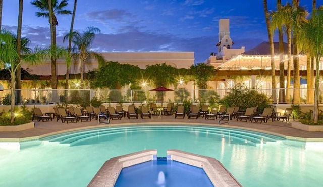 Family Vacay! Three Comfy Units, Pool, Restaurant